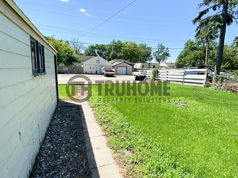 2305 University Ave — Photo 5