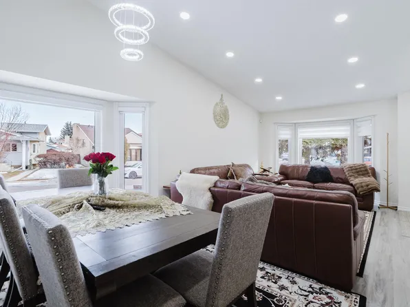 236 Lago Lindo Cres NW, Edmonton, AB T5Z 1Y5
