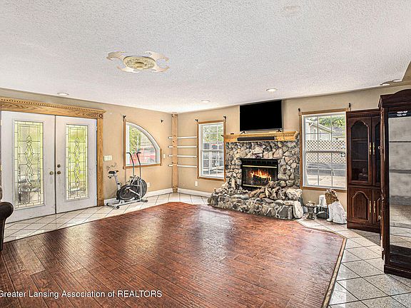 3rd image of 4828 Ingham St