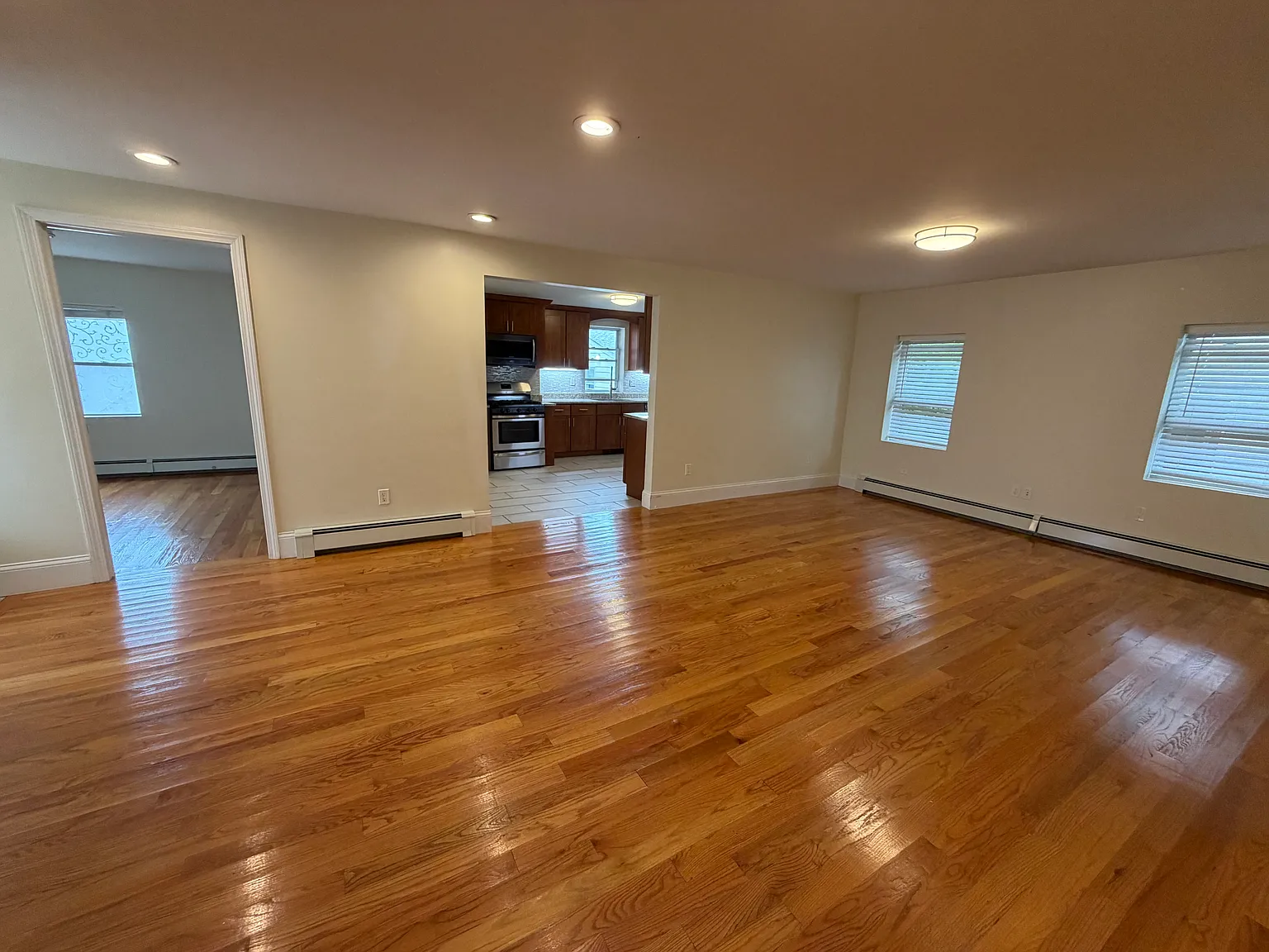 3 bed, 1000 sqft, $3,000 — Photo 4
