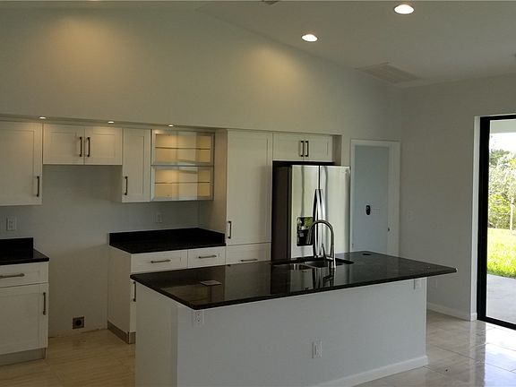 2nd image of 626 SW 31st Terrace Cpe
