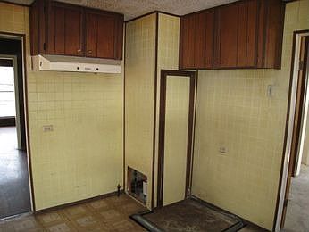 3rd image of 406 W Mally Blvd
