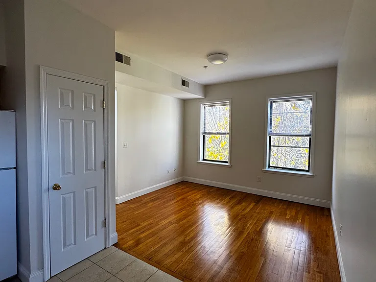 65 Summit Ave #304 — Photo 8