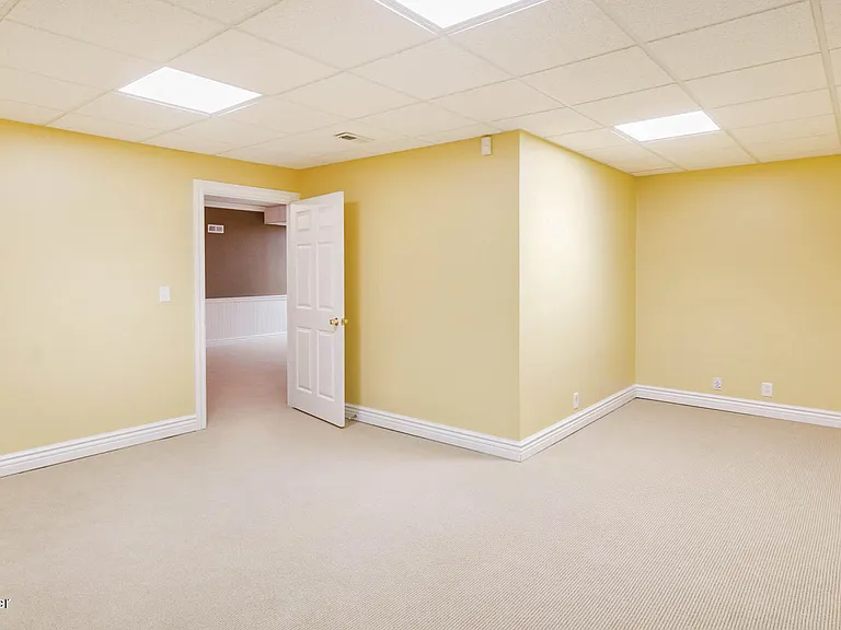 9511 Felsmere Cir — Photo 56