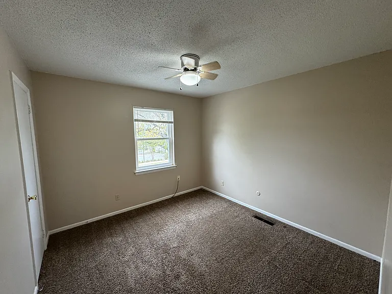 6321 Kavanaugh Blvd #4 — Photo 8
