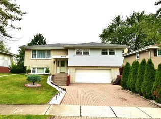 8806 W 92nd Pl, Hickory Hills, IL