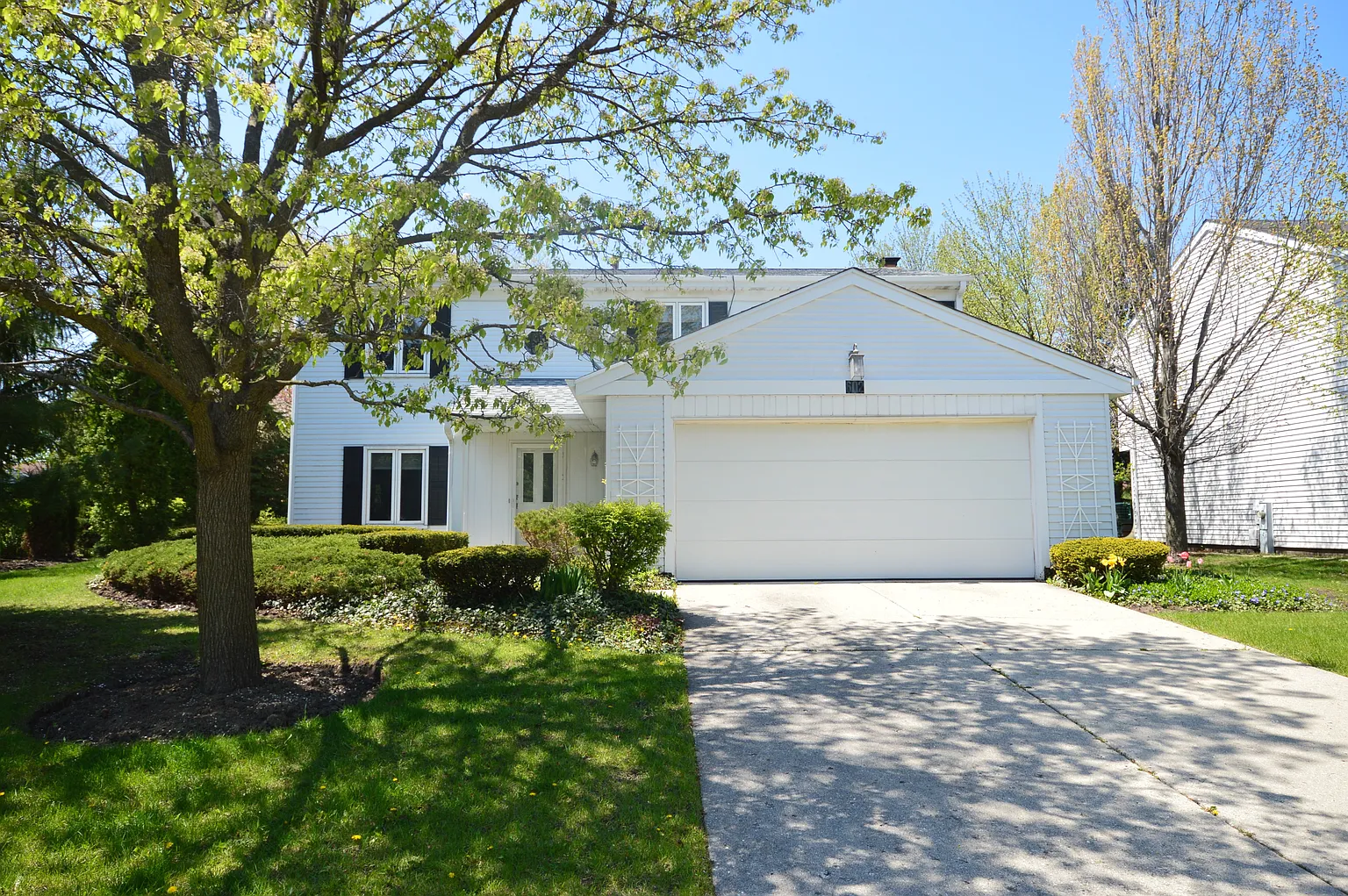 602 Armstrong Ct N photo 1