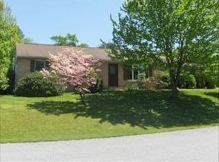 993 Carter Dr, Stevens, PA 17578