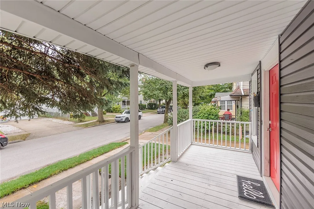3 bed, 2.0 bath, 1200 sqft, $2,300 — Photo 4
