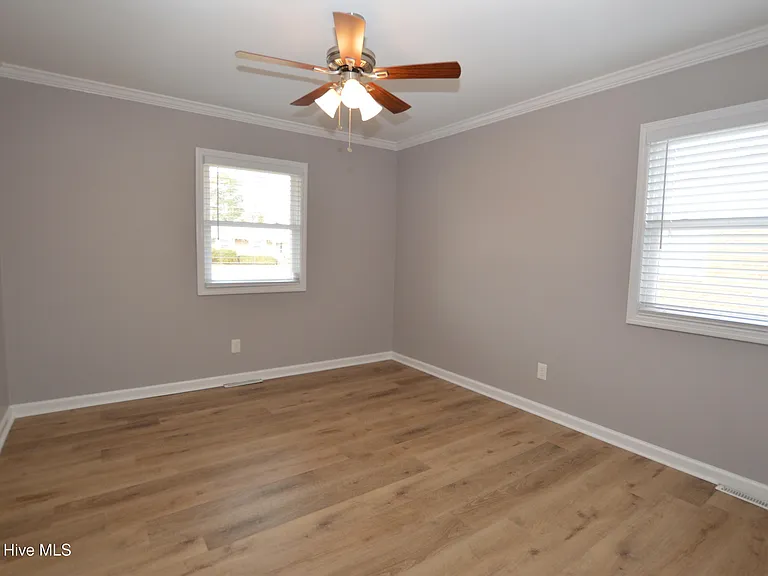 1008 Schall Pl — Photo 14