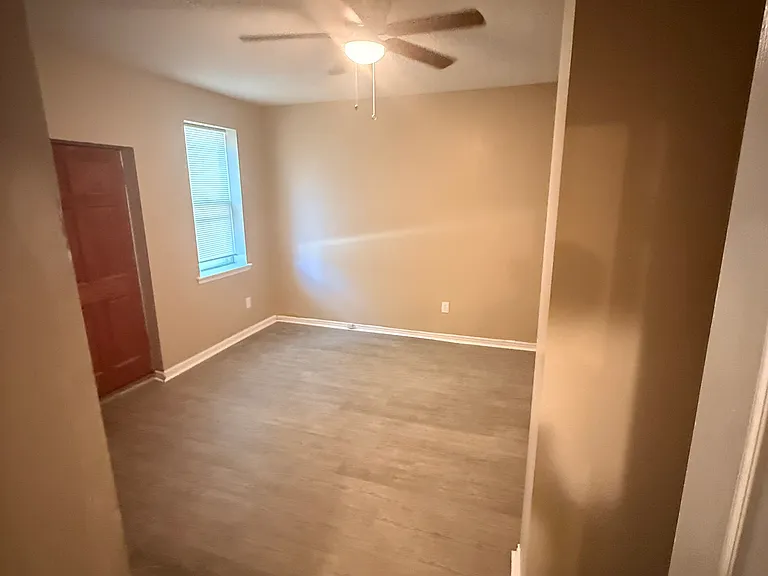 154 E Washington Ln #1 — Photo 2