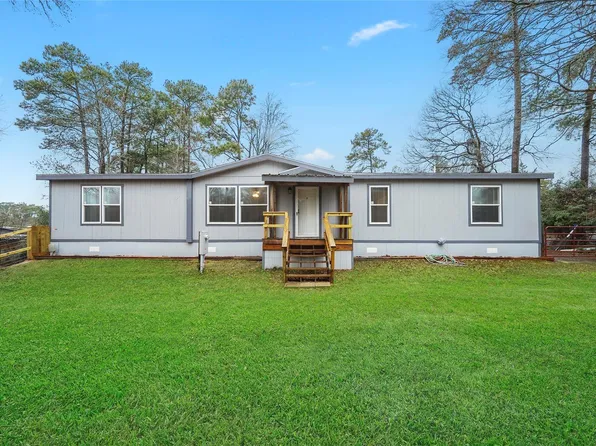 132 Deerwood St, Onalaska, TX 77360