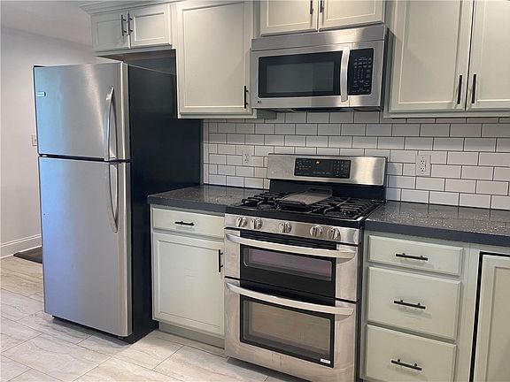 4th image of 7451 Main St