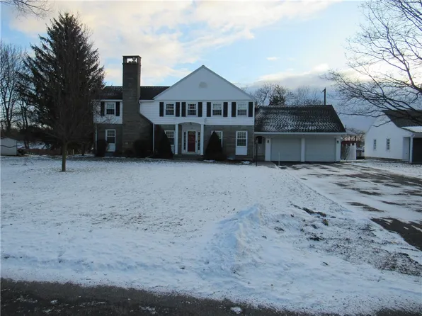 132 Highland Ave, Newark, NY 14513