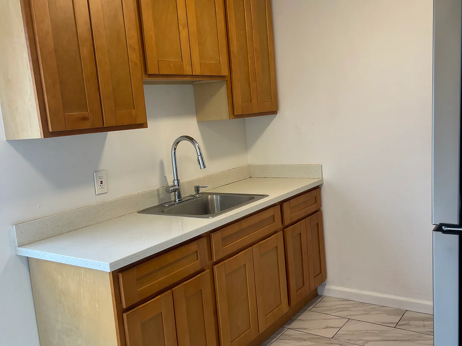 2 bed, 800 sqft, $2,300 — Photo 2