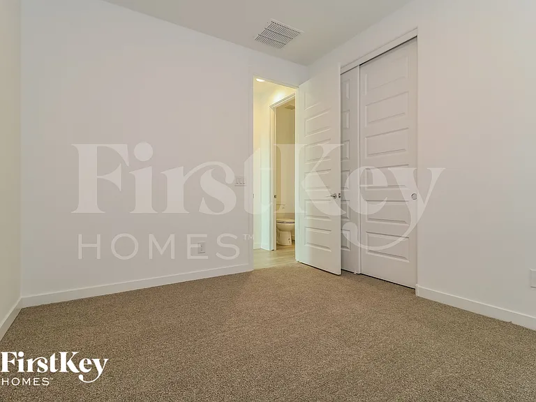 19431 W Pierson St — Photo 11