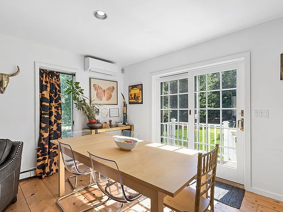4th image of 14 Winterberry Ln