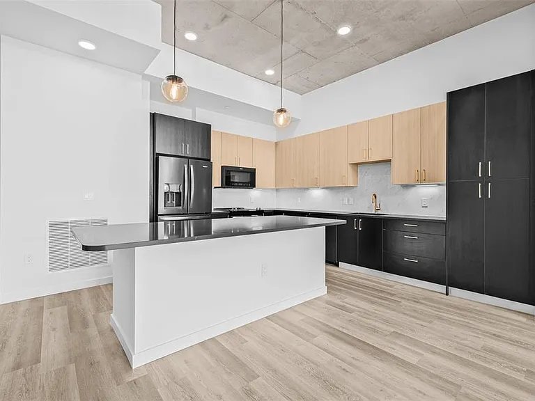 221 Main St N #Penthouse 1603 — Photo 7
