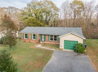 566 Foxcroft Dr, Winston Salem, NC 27103