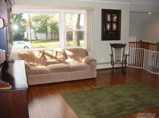 9 Patricia Ln, Syosset, NY 11791