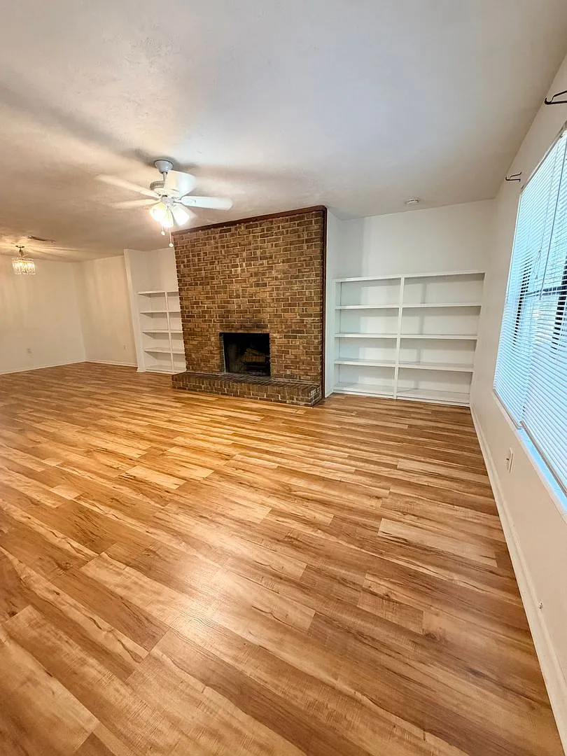 Building Photo - 581 Holyoke Ct