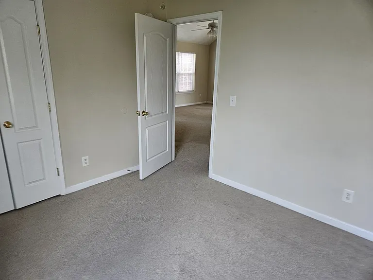403 Ford Ct — Photo 31