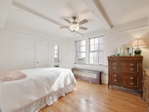 324 East 41st Street image 8 of 17