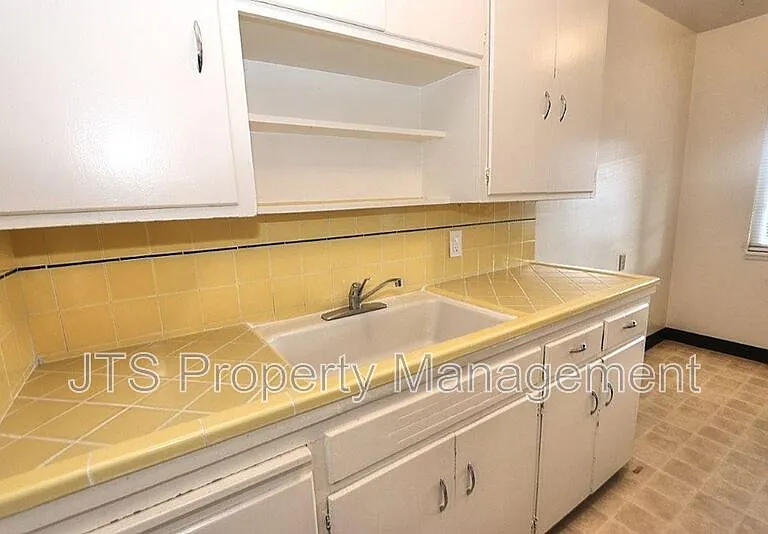 4439 V St #5 — Photo 37