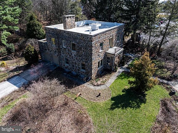 4th image of 3 Center Rd