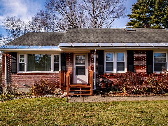 5th image of 60 Parkview Ter