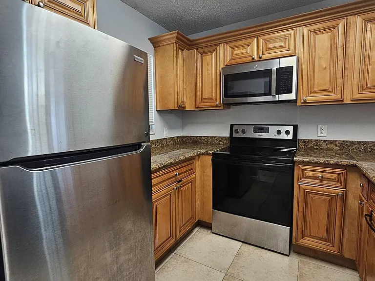 1453 Lake Crystal Dr #D — Photo 5