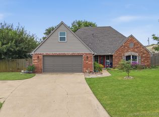 8012 Cottonwood Ave, Claremore, OK 74019