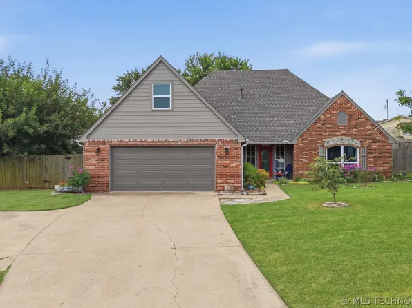 8012 Cottonwood Ave, Claremore, OK 74019