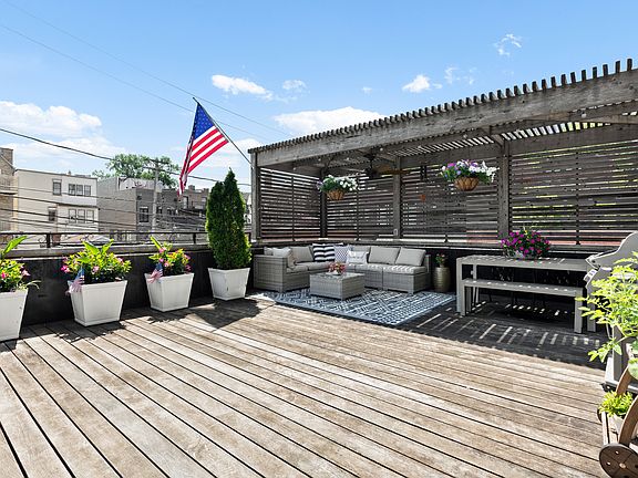 4th image of 3921 N Greenview Ave #1