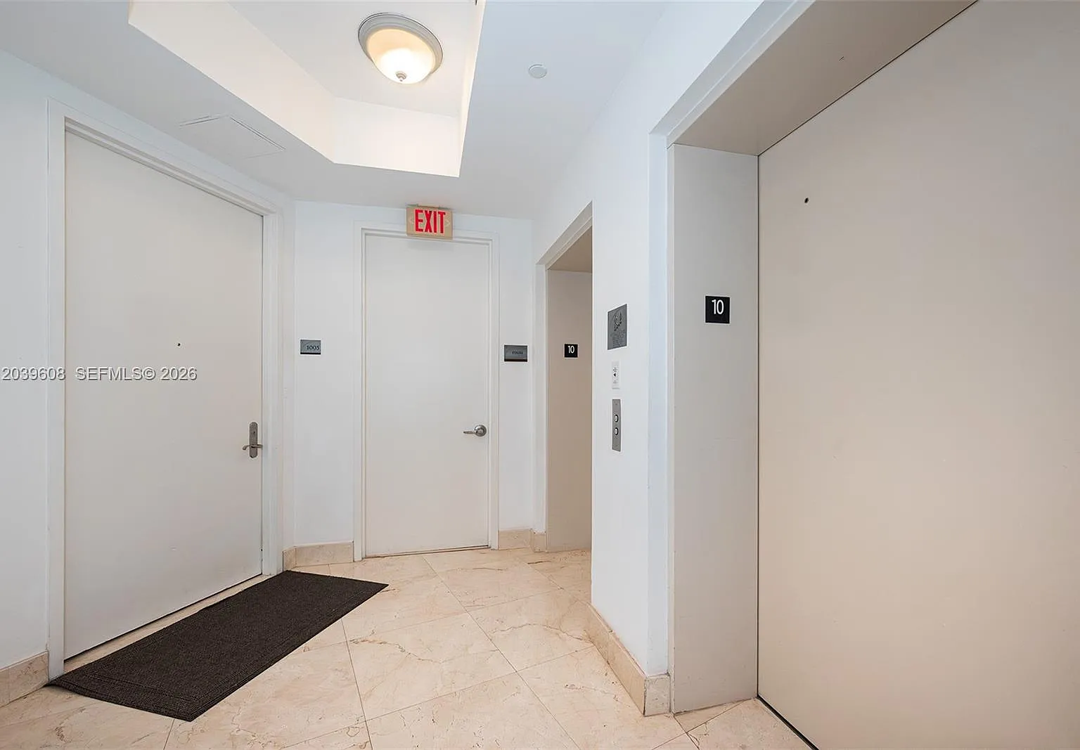 Tdr Tower I Condo — Photo 2