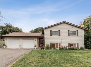 315 Sunnyridge Ln, Loretto, MN 55357