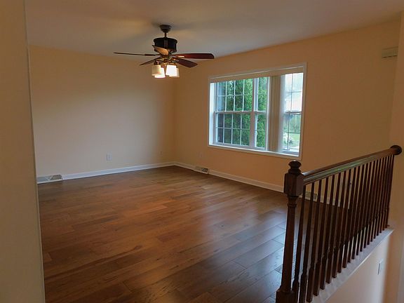 4th image of 165 Clara Ct