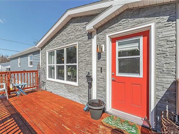 2nd image of 2 Wildwood St