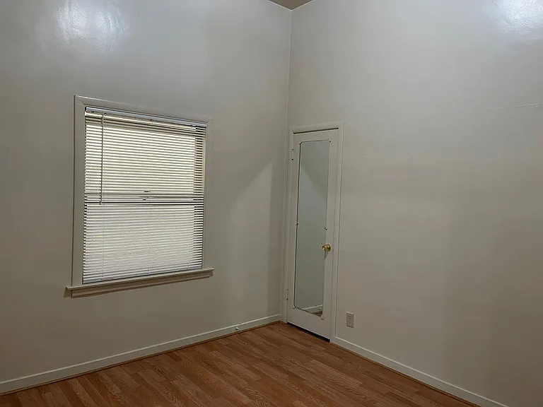 2404 K St — Photo 5