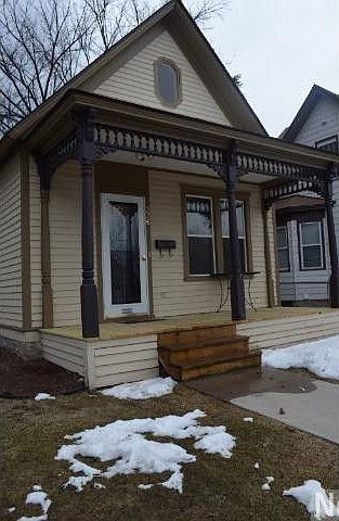 1st image of 226 Morton St E