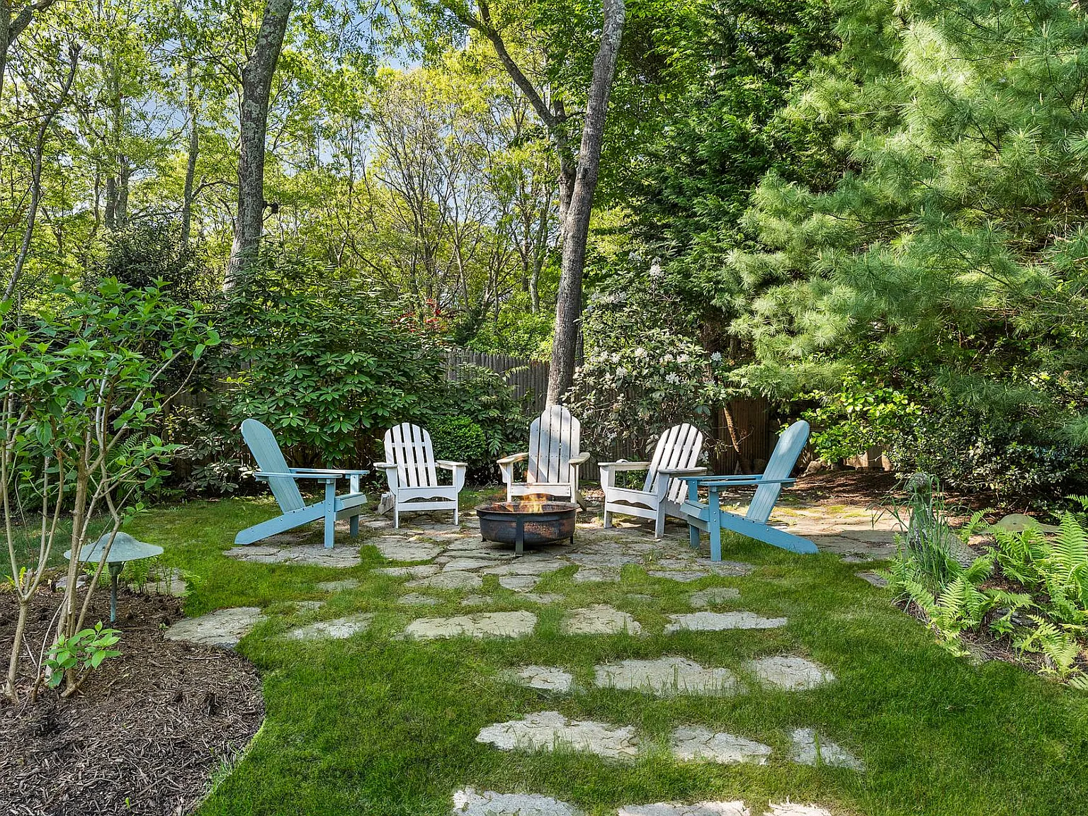 East Hampton Oasis — Photo 3