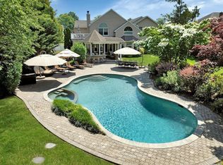 14 Wilshire Dr, Syosset, NY 11791