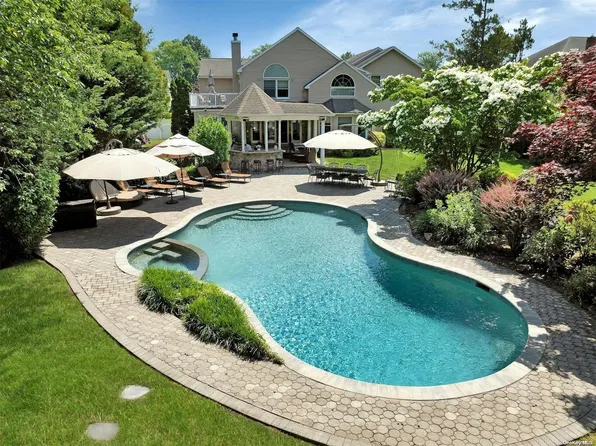 14 Wilshire Drive, Syosset, NY 11791