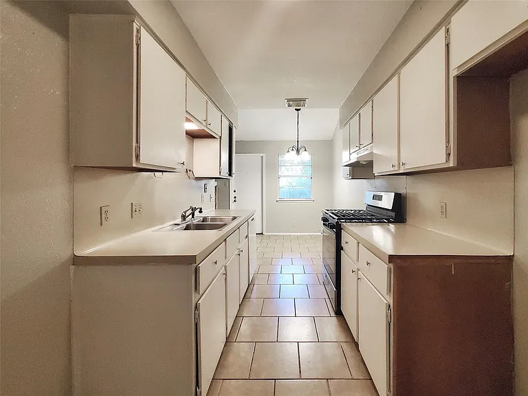 1814 Nicole Cir #B — Photo 9