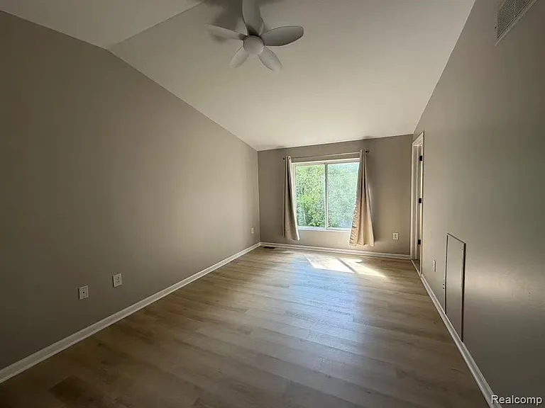 758 Sandalwood Dr — Photo 7