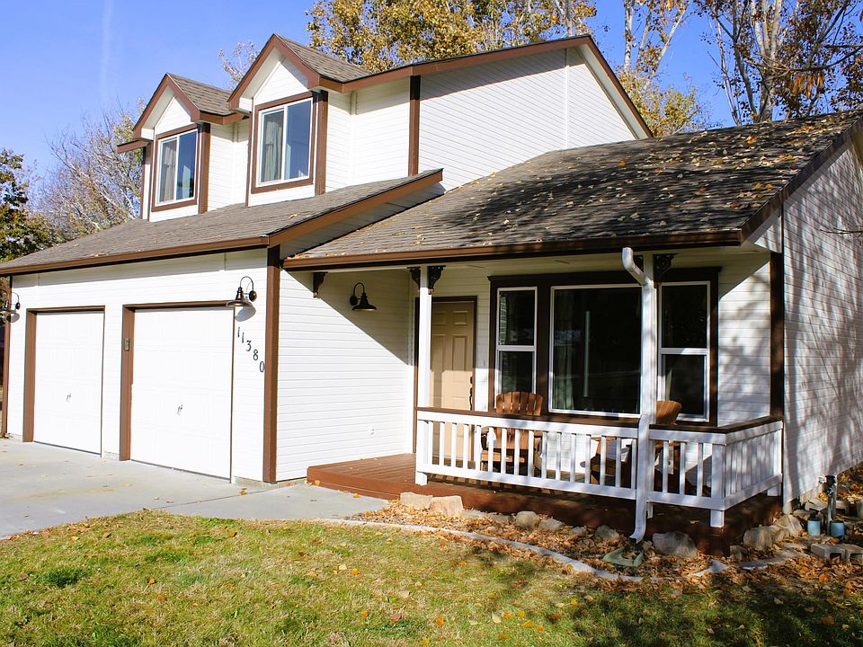 Front of house facing Montana St.