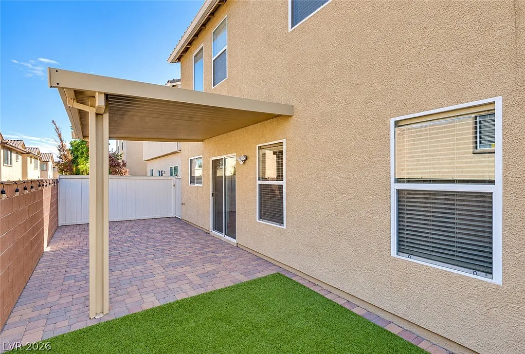 3 bed, 2.5 bath, 2121 sqft, $2,350 — Photo 3