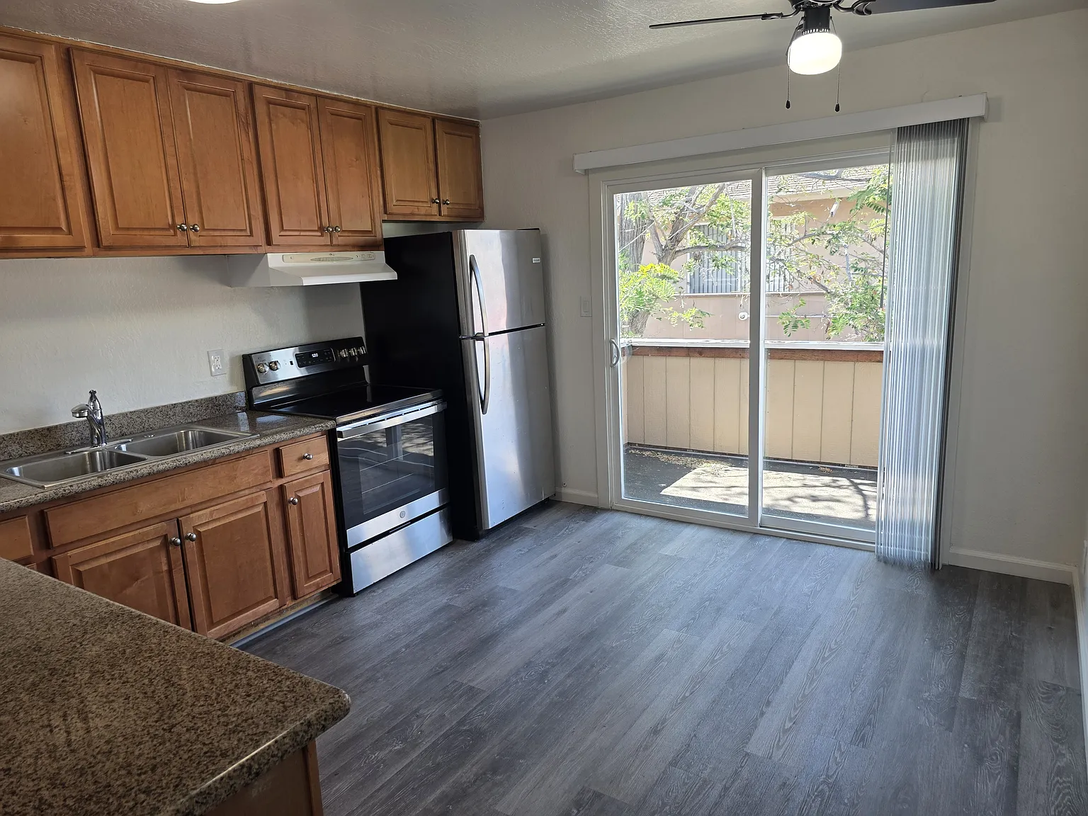 2 bed, 850 sqft, $2,470 — Photo 4