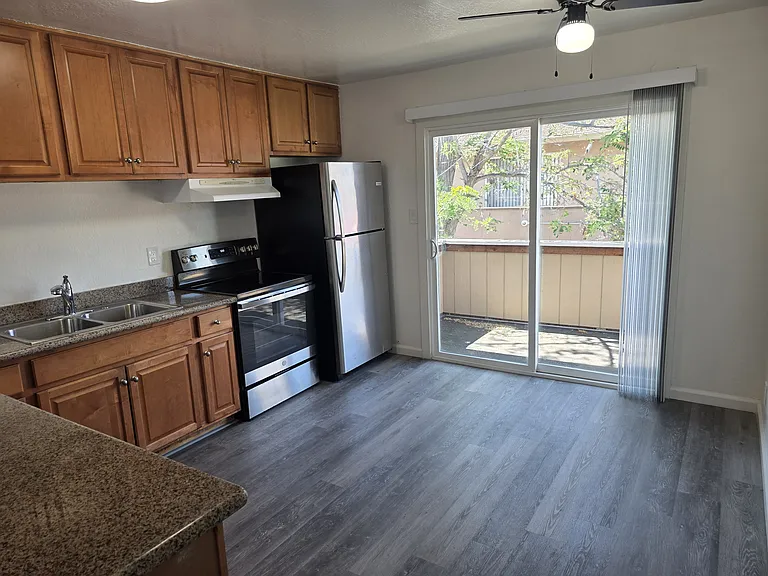 27070 Manon Ave #6 — Photo 4