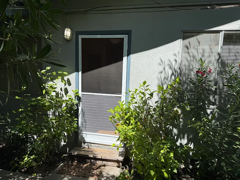 517C Thompson Ave — Photo 3